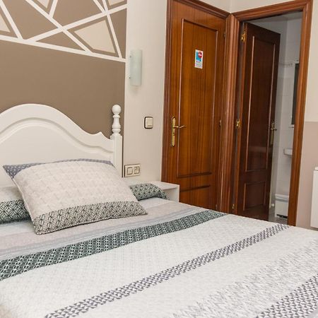 Onís Hotel Plaza מראה חיצוני תמונה