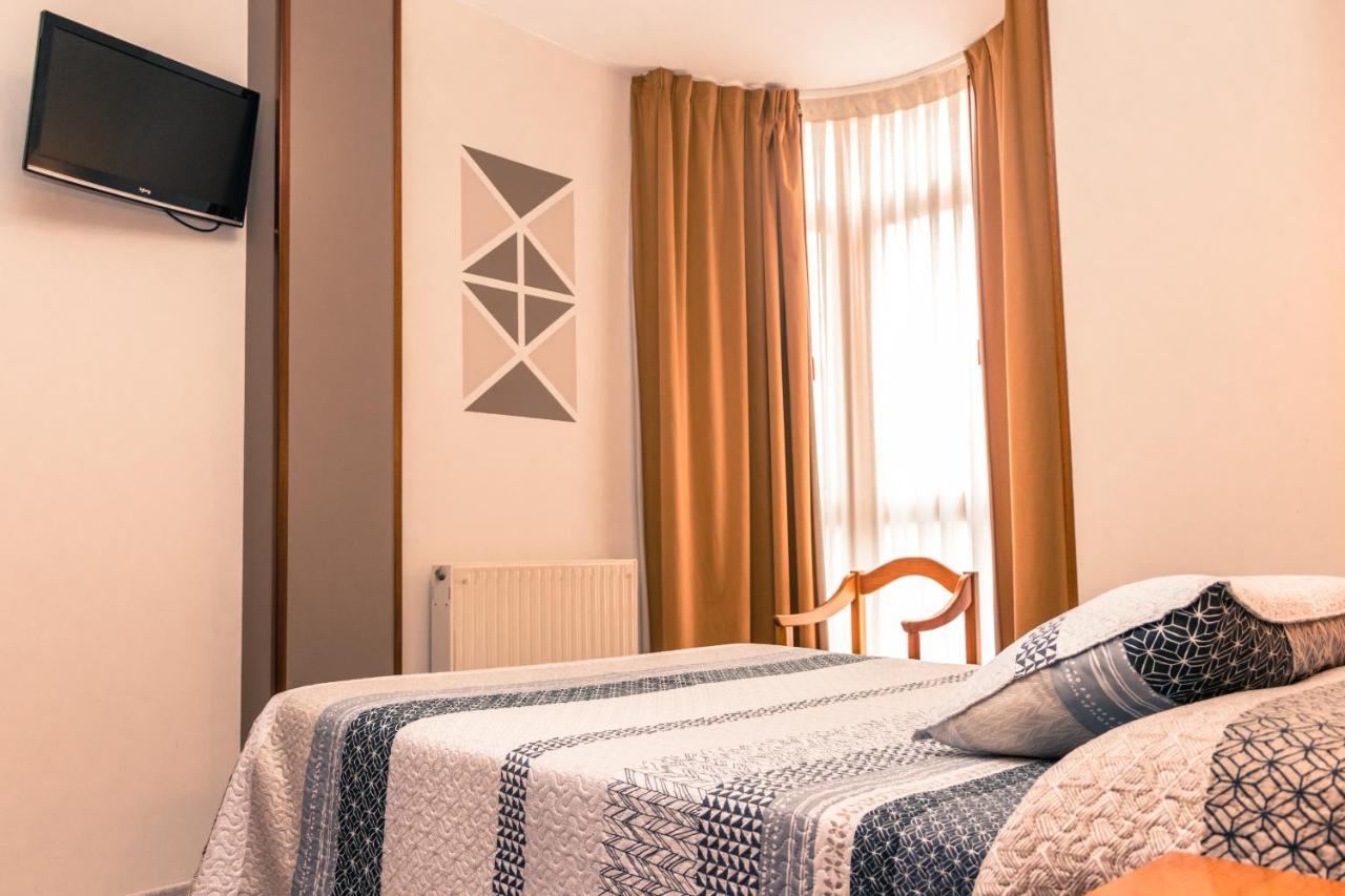 Onís Hotel Plaza מראה חיצוני תמונה