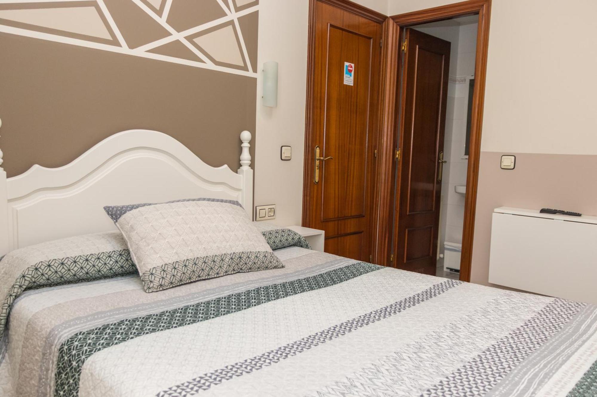 Onís Hotel Plaza מראה חיצוני תמונה