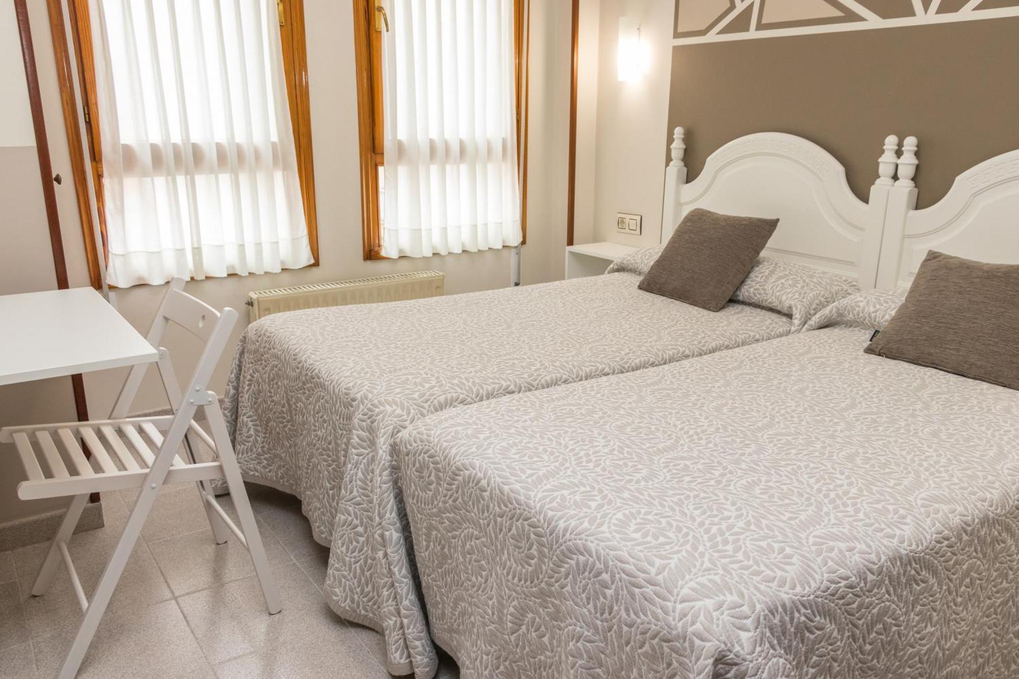 Onís Hotel Plaza מראה חיצוני תמונה