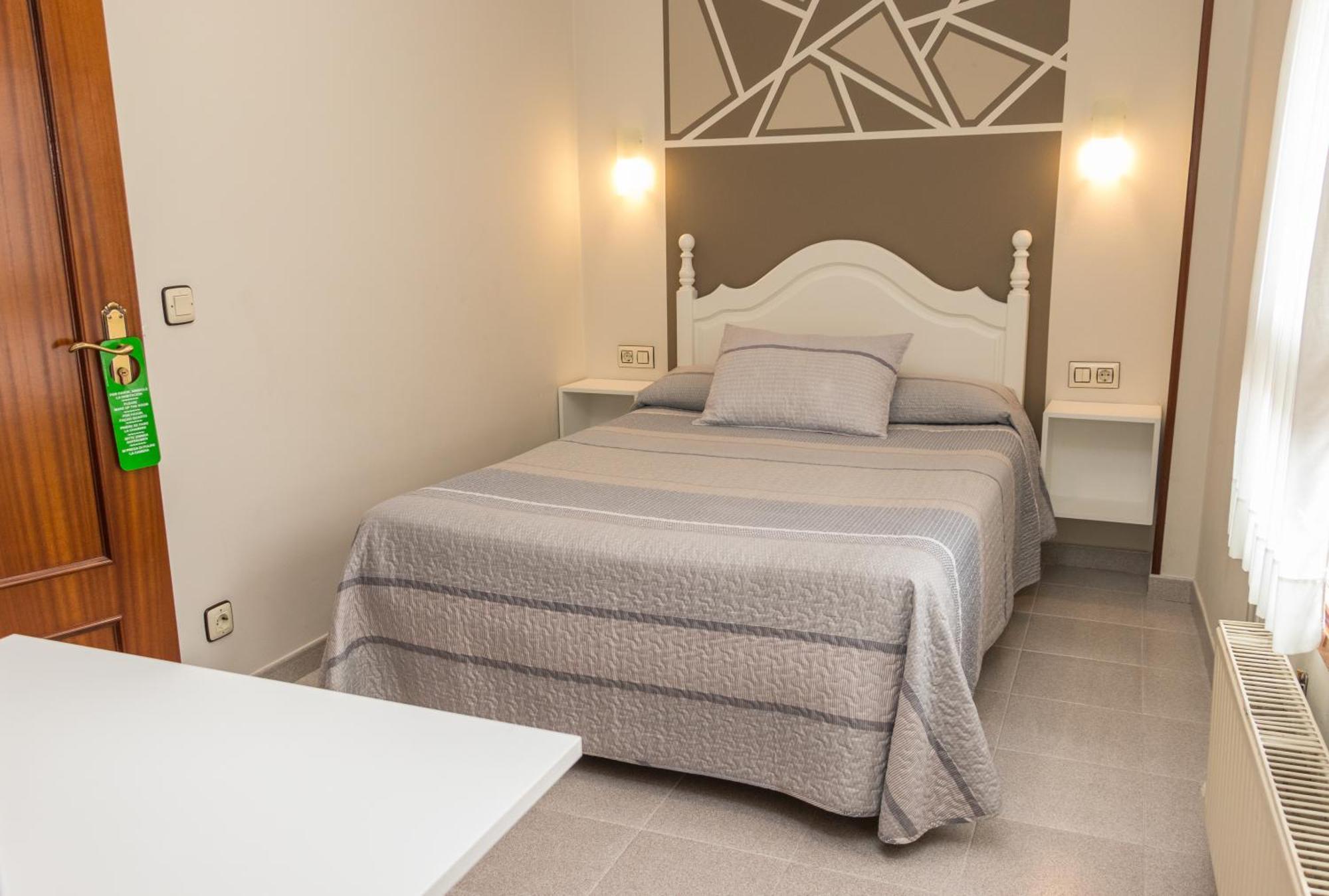 Onís Hotel Plaza מראה חיצוני תמונה