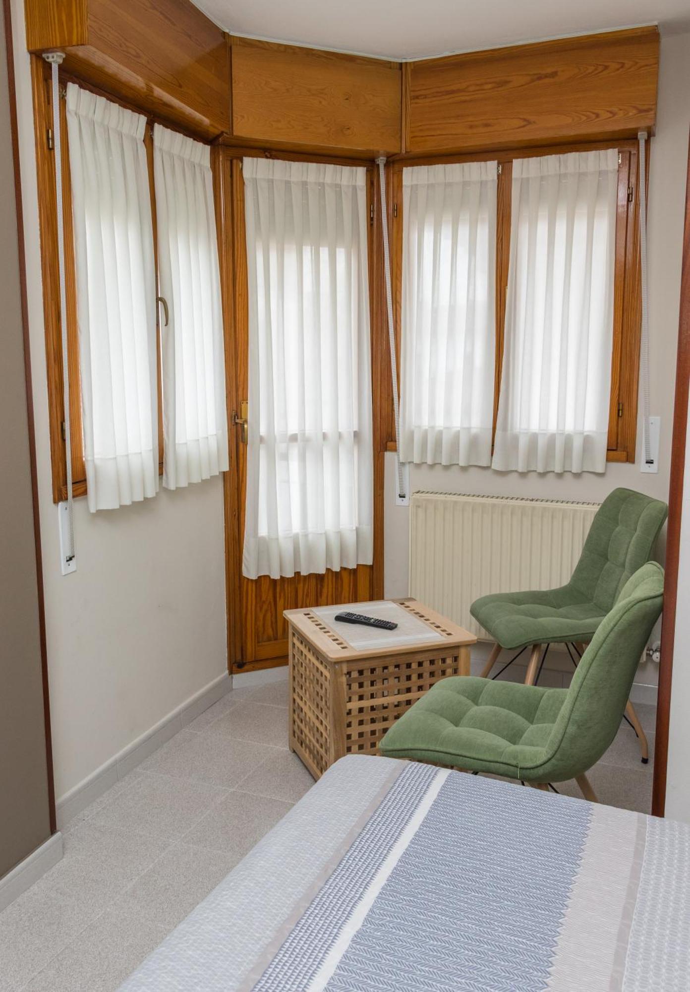 Onís Hotel Plaza מראה חיצוני תמונה