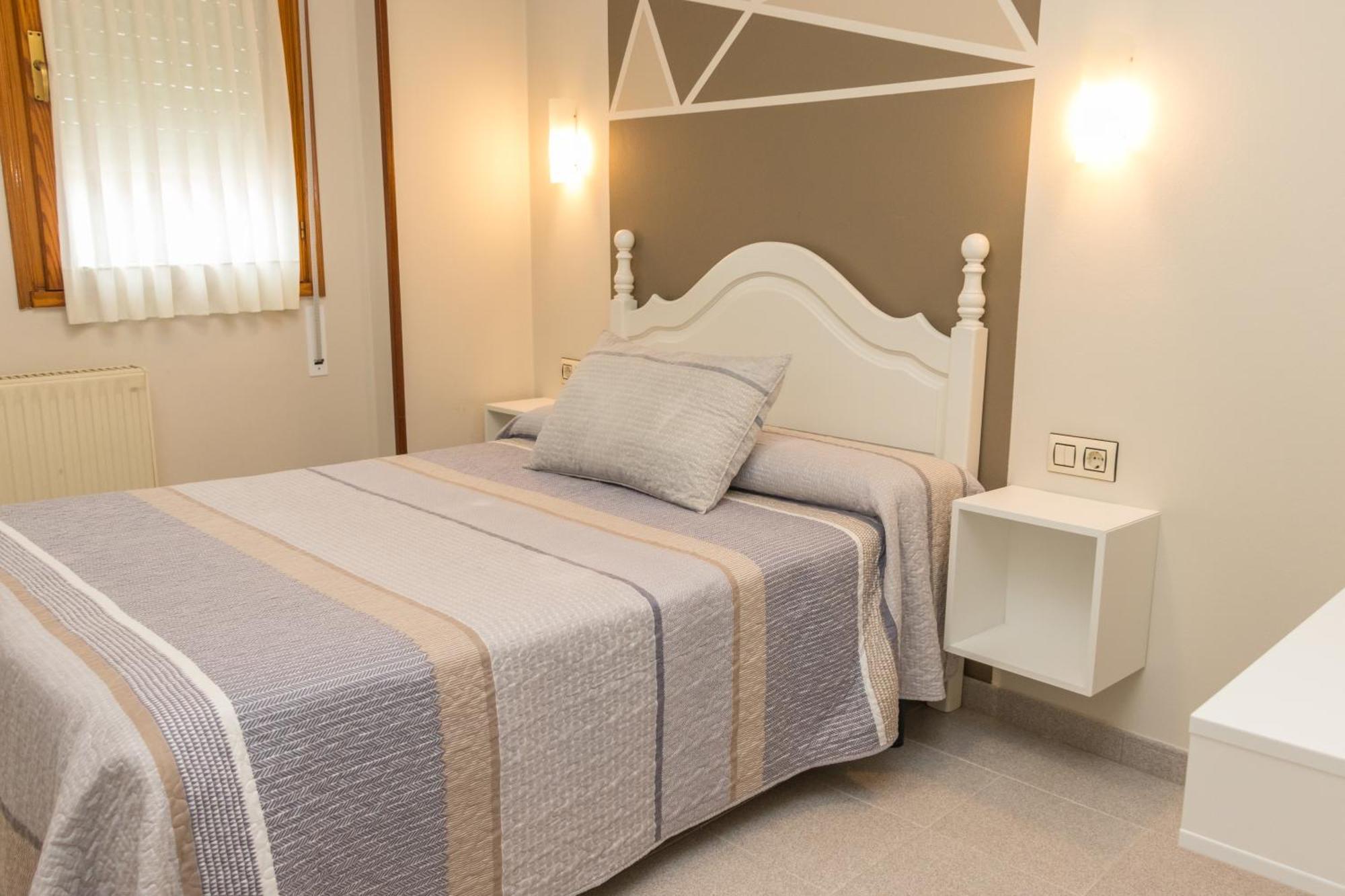 Onís Hotel Plaza מראה חיצוני תמונה