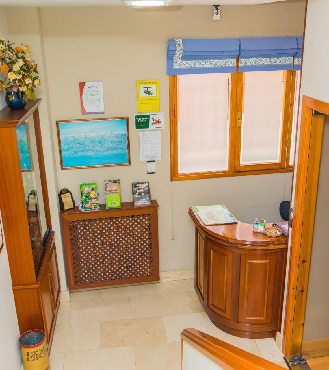Onís Hotel Plaza מראה חיצוני תמונה